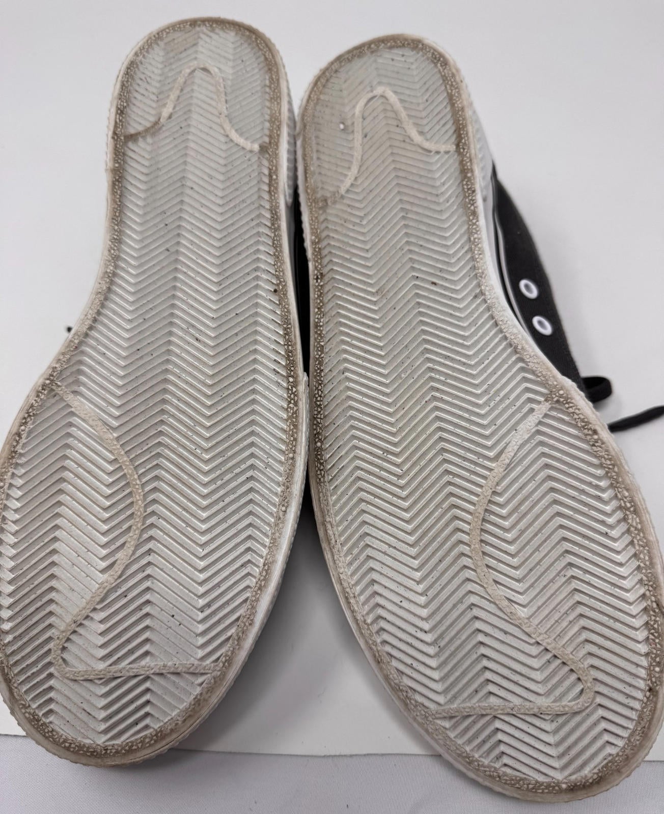 Nike Medium Ash Gray Sneakers - Lightly Worn